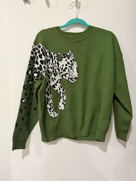 Angashion Sweaters - Women’s Green Leopard Intarsia Crewneck Sweater